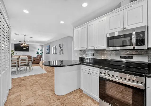 Listing Photo 5 - Condo for sale in building located at 4310 S Ocean Blvd, Highland Beach, FL 33487 - Unit #B