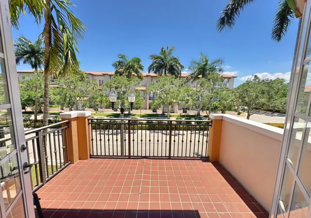 Photo 3 of Townhouse for sale at 474 Sw 147th Avenue, Pembroke Pines, FL 33027 | MLS# B26026318 | Listing updated on 2026-09-15