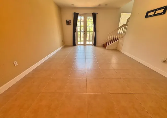 Photo 4 of Townhouse for sale at 474 SW 147th Avenue, Pembroke Pines, FL 33027 | MLS# B26026318 | Listing updated on 2026-09-15