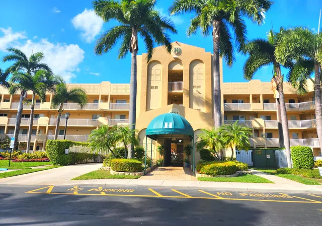 Photo 2 of Sale Pending at 7751 Southampton Ter #215, Tamarac, FL 33321 | MLS# B26026555 | Listing updated on 2026-09-15
