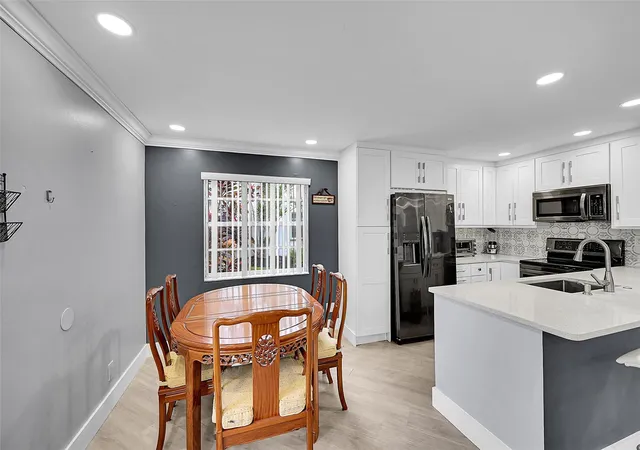 Listing Photo 4 - Condo for sale in building located at 964 Normandy Trl, Delray Beach, FL 33484 - Unit #U