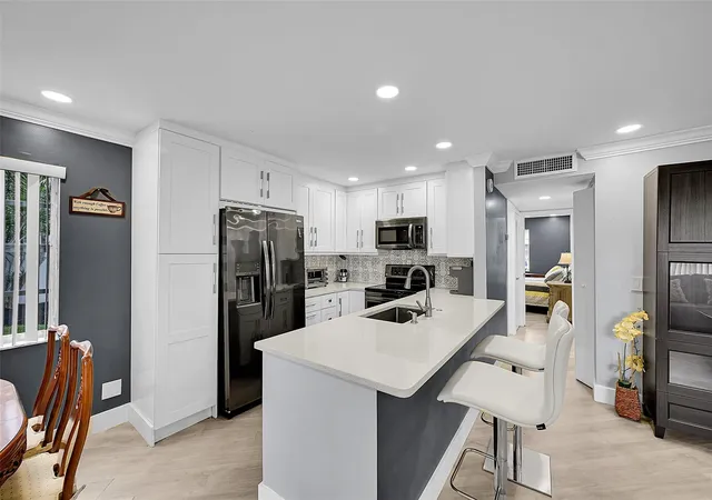 Listing Photo 5 - Condo for sale in building located at 964 Normandy Trl, Delray Beach, FL 33484 - Unit #U