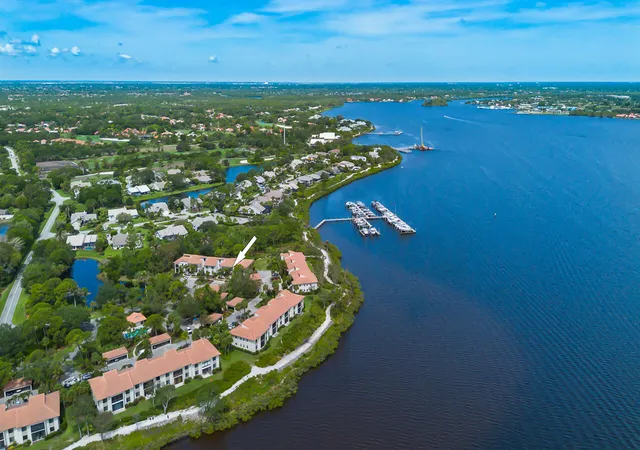 Listing Photo 4 - Condo for sale in building located at 2516 Nw Seagrass Dr, Palm City, FL 34990 - Unit #8b