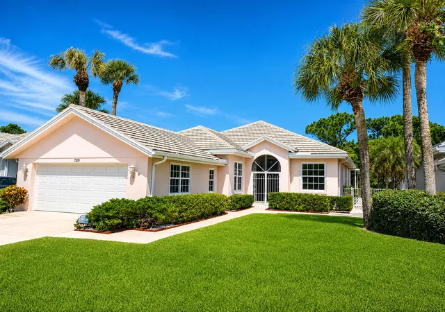 Photo 1 of Single family home for sale at 7529 Se Bay Cedar Cir, Hobe Sound, FL 33455 | MLS# B26027221 | Listing updated on 2026-09-14