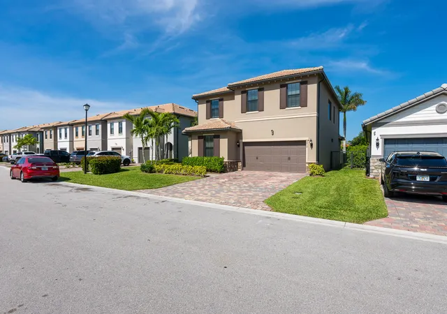 Photo 3 of Single family home for sale at 4819 Chantilly Rd, Lake Worth, FL 33467 | MLS# B26027550 | Listing updated on 2026-09-15