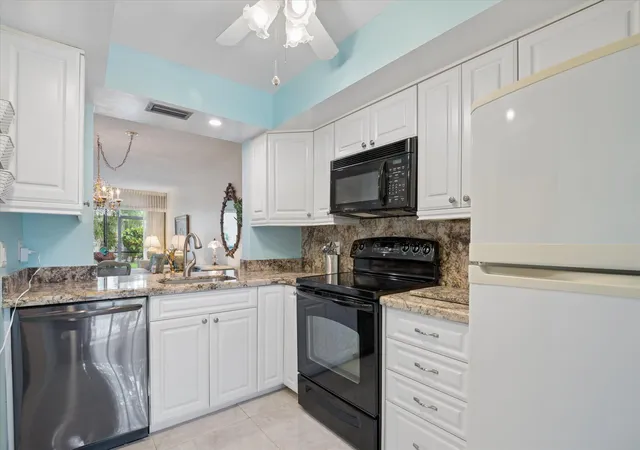 Listing Photo 4 - Condo for sale in building located at 2307 Sw 15Th St, Deerfield Beach, FL 33442 - Unit #1
