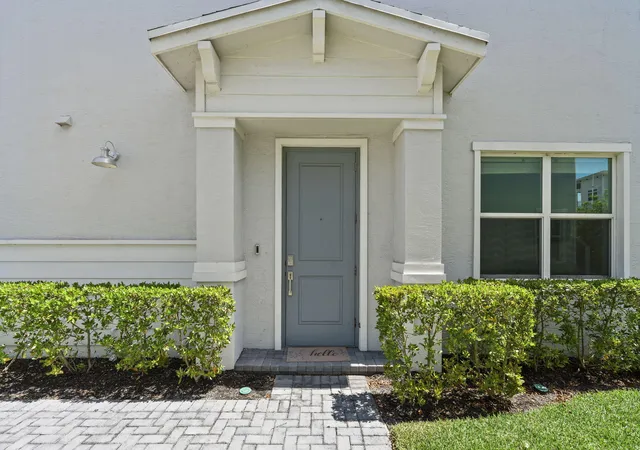 Photo 3 of Townhouse for sale at 840 Se Grovebush Ln, Port St Lucie, FL 34984 | MLS# B26027784 | Listing updated on 2026-09-15