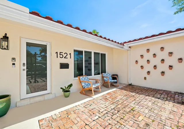 Photo 3 of Single family home for sale at 1521 Ne 40th Court, Oakland Park, FL 33334 | MLS# B26027805 | Listing updated on 2026-09-23