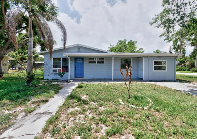 Photo 4 of Single family home for sale at 775 SW 4th Place, Vero Beach, FL 32962 | MLS# B26028220 | Listing updated on 2026-09-30