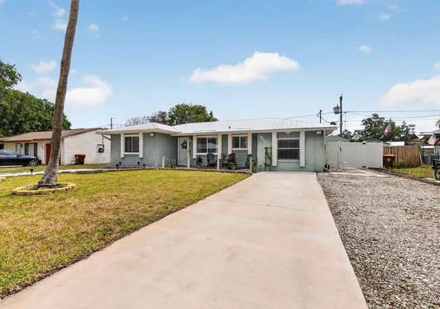 Photo 2 of Single family home for sale at 2026 7th Court Sw, Vero Beach, FL 32962 | MLS# B26028750 | Listing updated on 2026-09-24