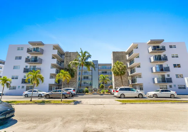 Photo 2 of Condo for sale at 1750 Jefferson St #507, Hollywood, FL 33020 | MLS# B26028471 | Listing updated on 2026-09-15