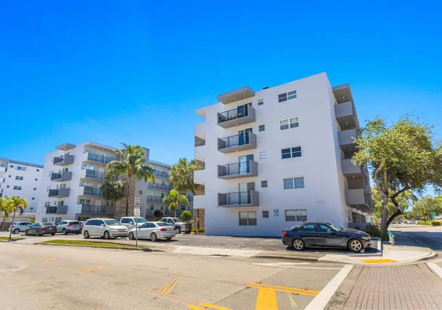 Photo 3 of Condo for sale at 1750 Jefferson St #507, Hollywood, FL 33020 | MLS# B26028471 | Listing updated on 2026-09-15