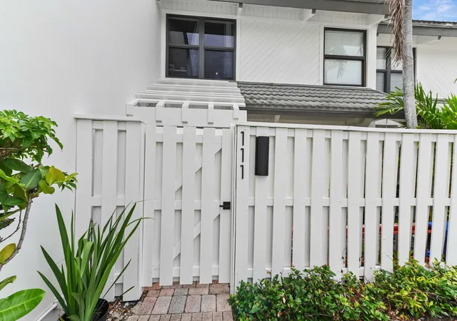 Photo 27 of Townhouse for sale at 3543 S Ocean Blvd #111, Palm Beach, FL 33480 | MLS# B26028974 | Listing updated on 2026-09-24