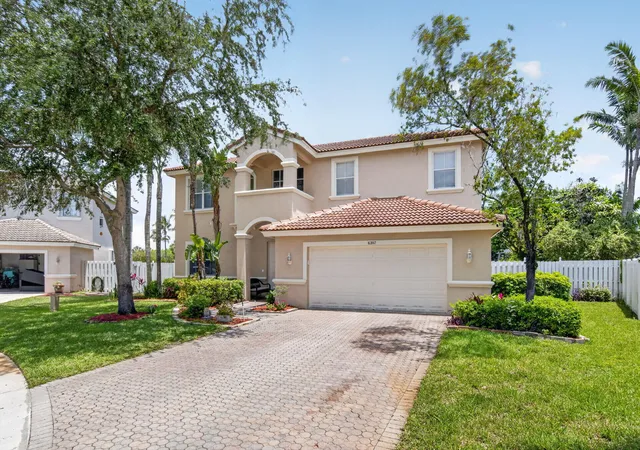 Photo 3 of Single family home for sale at 6207 Shadow Tree Ln, Lake Worth, FL 33463 | MLS# B26029034 | Listing updated on 2026-09-14