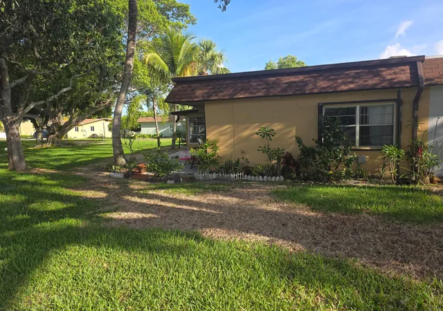 Photo 3 of House for sale at 2002 SW Natura Blvd #B, Deerfield Beach, FL 33441 | MLS# B26029188 | Listing updated on 2026-09-24