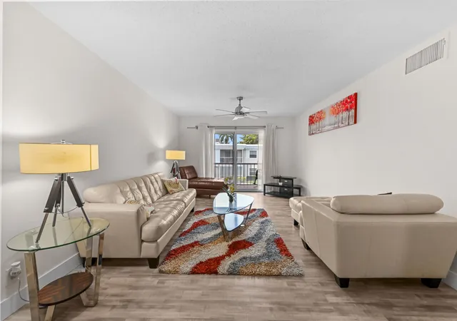 Listing Photo 4 - Condo for sale in building located at 6309 Bay Clb Dr, Fort Lauderdale, FL 33308 - Unit #3