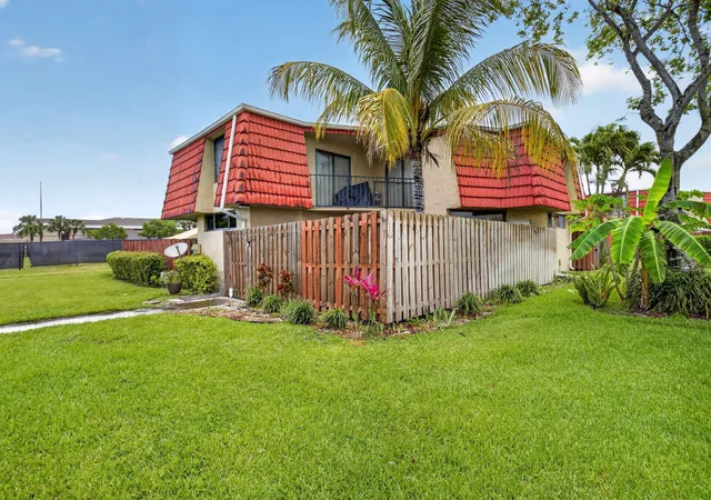 Photo 2 of Townhouse for sale at 8385 Trent Ct #D, Boca Raton, FL 33433 | MLS# B26029833 | Listing updated on 2026-09-15