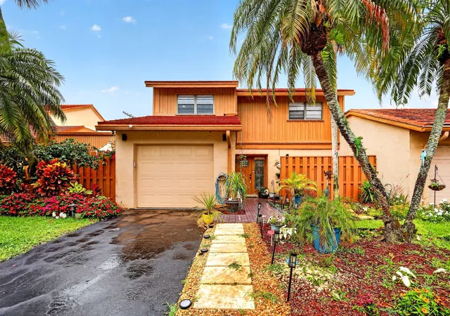 Photo 1 of Townhouse for sale at 5316 Stonybrook Ln, Boynton Beach, FL 33437 | MLS# B26029964 | Listing updated on 2026-09-15