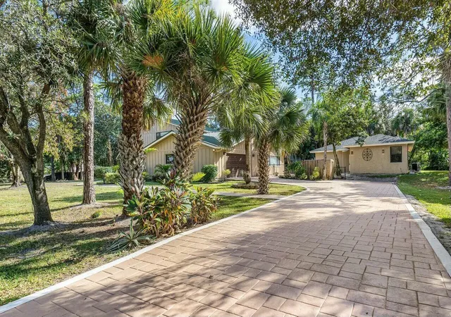Photo 3 of Sale Pending at 9266 Pinion Dr, Lake Worth, FL 33467 | MLS# B26030320 | Listing updated on 2026-09-30