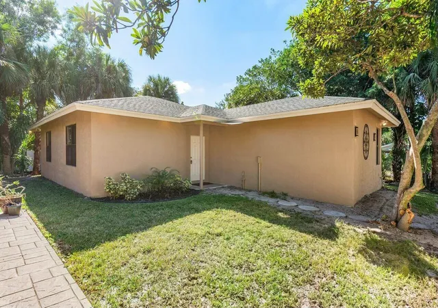 Photo 3 of Sale Pending at 9266 Pinion Dr, Lake Worth, FL 33467 | MLS# B26030320 | Listing updated on 2026-09-30