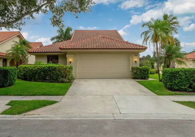 Single family home for sale at 2880 Gettysburg Ln, West Palm Beach, FL 33409 | MLS# B26030562