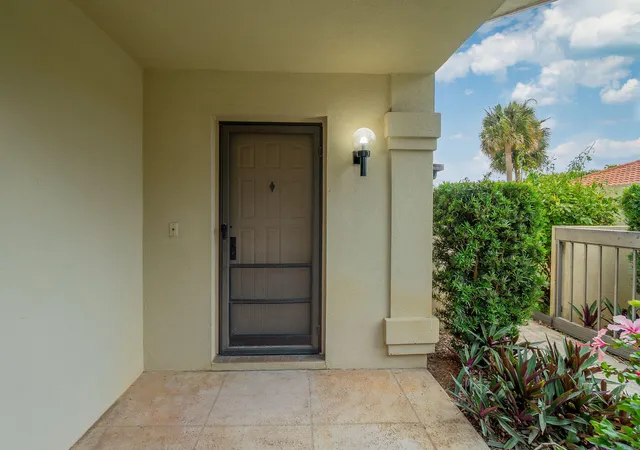Photo 3 of Single family home for sale at 2880 Gettysburg Ln, West Palm Beach, FL 33409 | MLS# B26030562 | Listing updated on 2026-09-14