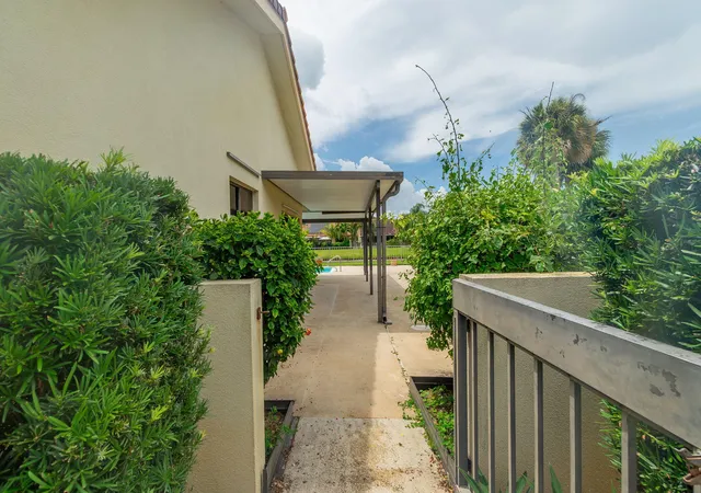 Photo 3 of Single family home for sale at 2880 Gettysburg Ln, West Palm Beach, FL 33409 | MLS# B26030562 | Listing updated on 2026-09-26
