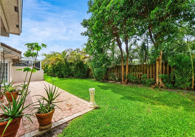 Photo 3 of Townhouse for sale at 5106 Windsor Parke Dr, Boca Raton, FL 33496 | MLS# B26030724 | Listing updated on 2026-09-23