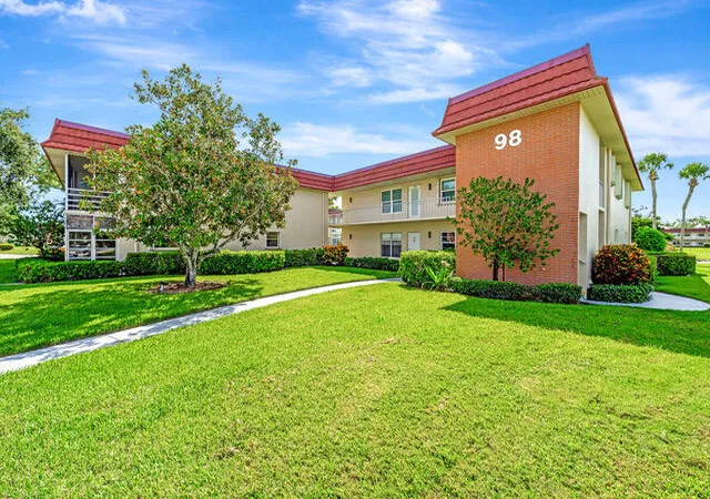 Photo 1 of Sale Pending at 98 Spring Lake Dr, Vero Beach, FL 32962 | MLS# B26031502 | Listing updated on 2026-10-01