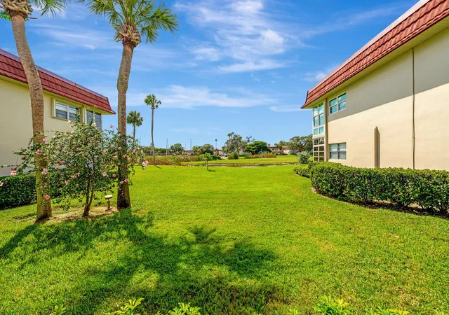 Photo 3 of Sale Pending at 98 Spring Lake Dr, Vero Beach, FL 32962 | MLS# B26031502 | Listing updated on 2026-10-01