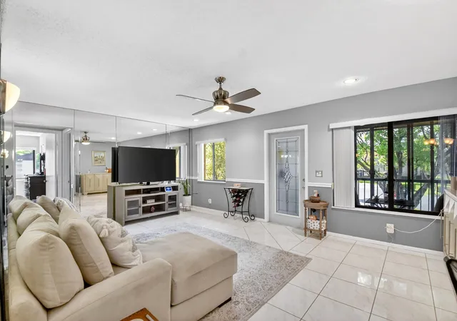 Listing Photo 5 - Condo for sale in building located at 207 Pine Hov Cir, Greenacres, FL 33463 - Unit #D2