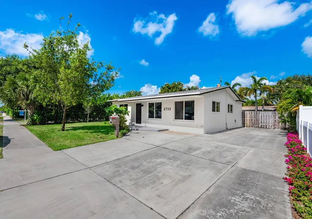 Photo 3 of Single family home for sale at 2733 Ne 6th Avenue, Wilton Manors, FL 33334 | MLS# B26032086 | Listing updated on 2026-10-06