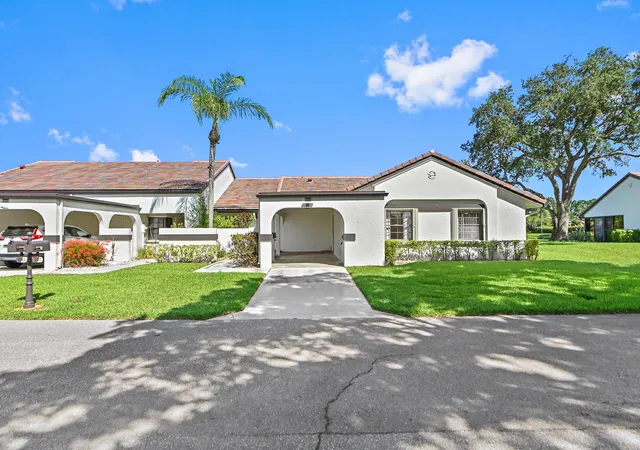 Single family home for sale at 5537 Parkwalk Cir E, Boynton Beach, FL 33472 | MLS# B26031859