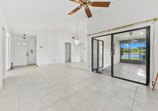 Photo 4 of House for sale at 5537 Parkwalk Cir E, Boynton Beach, FL 33472 | MLS# B26031859 | Listing updated on 2026-09-14