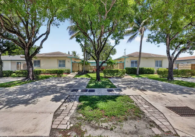 Photo 2 of Multi family home for sale at 305 Sw 16th Street, Fort Lauderdale, FL 33315 | MLS# B26032225 | Listing updated on 2026-09-14