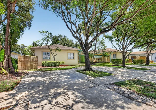 Photo 3 of Multi family home for sale at 305 Sw 16th Street, Fort Lauderdale, FL 33315 | MLS# B26032225 | Listing updated on 2026-09-14