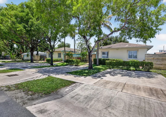 Photo 3 of House for sale at 305 SW 16th Street, Fort Lauderdale, FL 33315 | MLS# B26032225 | Listing updated on 2026-09-14
