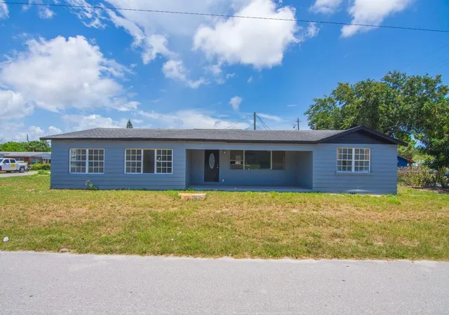 Photo 1 of Single family home for sale at 2556 44th Street, Vero Beach, FL 32967 | MLS# B26032314 | Listing updated on 2026-10-02