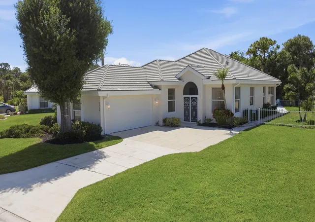 Single family home for sale at 7756 SE Bay Cedar Cir, Hobe Sound, FL 33455 | MLS# B26033249