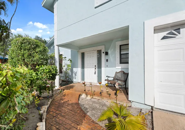Photo 3 of Single family home for sale at 5900 Flatrock Rd, West Palm Beach, FL 33413 | MLS# B26033306 | Listing updated on 2026-09-15