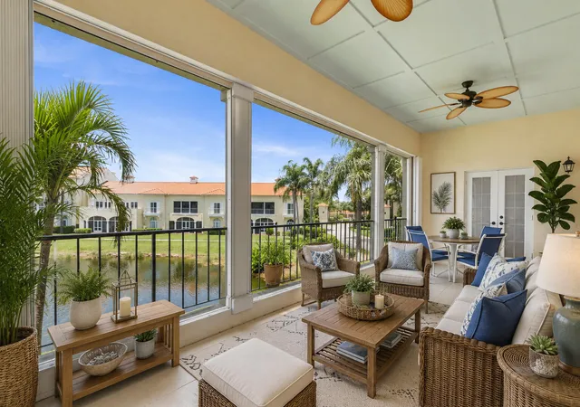 Listing Photo 4 - Condo for sale in building located at 5045 Harmony Cir, Vero Beach, FL 32967 - Unit #209