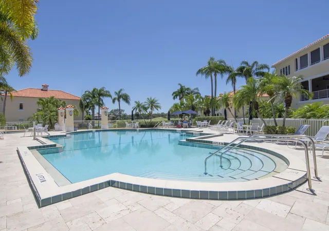 Listing Photo 5 - Condo for sale in building located at 5045 Harmony Cir, Vero Beach, FL 32967 - Unit #209
