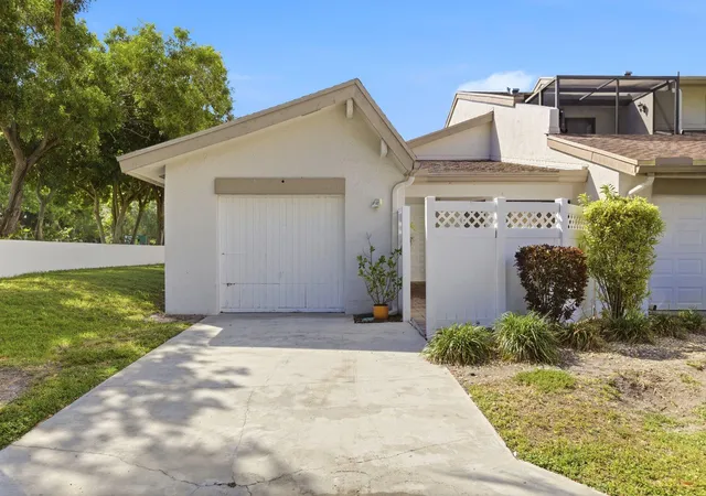 Townhouse for sale at 6670 Canary Palm Cir, Boca Raton, FL 33433 | MLS# B26033634