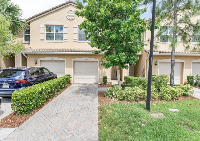 Photo 3 of Townhouse for sale at 5978 Monterra Clb Dr, Lake Worth, FL 33463 | MLS# B26033860 | Listing updated on 2026-09-14