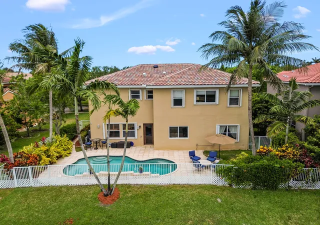 Photo 4 of Single family home for sale at 458 Cresta Cir, West Palm Beach, FL 33413 | MLS# B26033919 | Listing updated on 2026-09-23