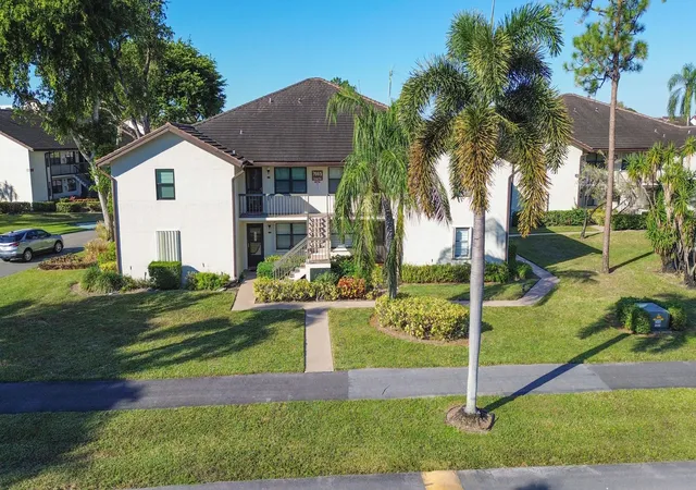 Photo 3 of Condo for sale at 7665 Tahiti Ln #102, Lake Worth, FL 33467 | MLS# B26033975 | Listing updated on 2026-09-23