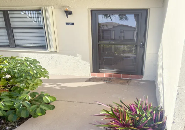 Photo 4 of Condo for sale at 7665 Tahiti Ln #102, Lake Worth, FL 33467 | MLS# B26033975 | Listing updated on 2026-09-23