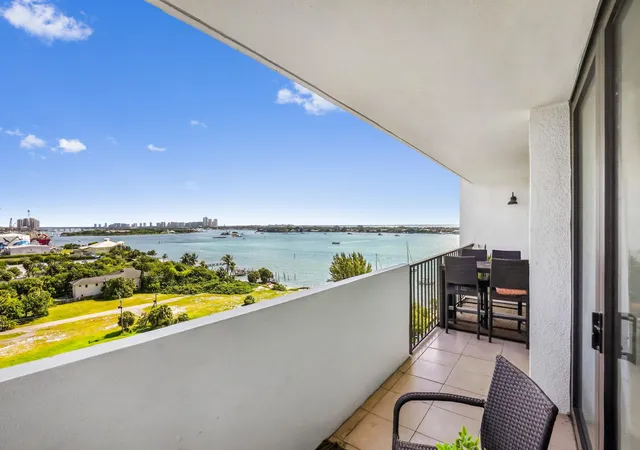 Photo 2 of Condo for sale at 5600 N Flagler Dr #1106, West Palm Beach, FL 33407 | MLS# B26034349 | Listing updated on 2026-09-23
