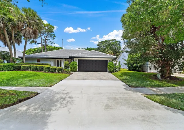 Photo 1 of Single family home for sale at 18169 Lake Bnd Dr, Jupiter, FL 33458 | MLS# B26034755 | Listing updated on 2026-09-15