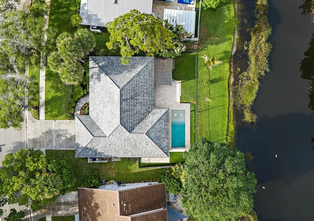 Photo 2 of Single family home for sale at 18169 Lake Bnd Dr, Jupiter, FL 33458 | MLS# B26034755 | Listing updated on 2026-09-15